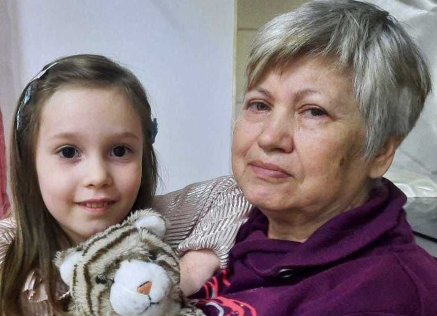 O fată de 6 ani a dispărut împreună cu bunica ei din Sectorul 4 al Capitalei. Au fost date în urmărire națională