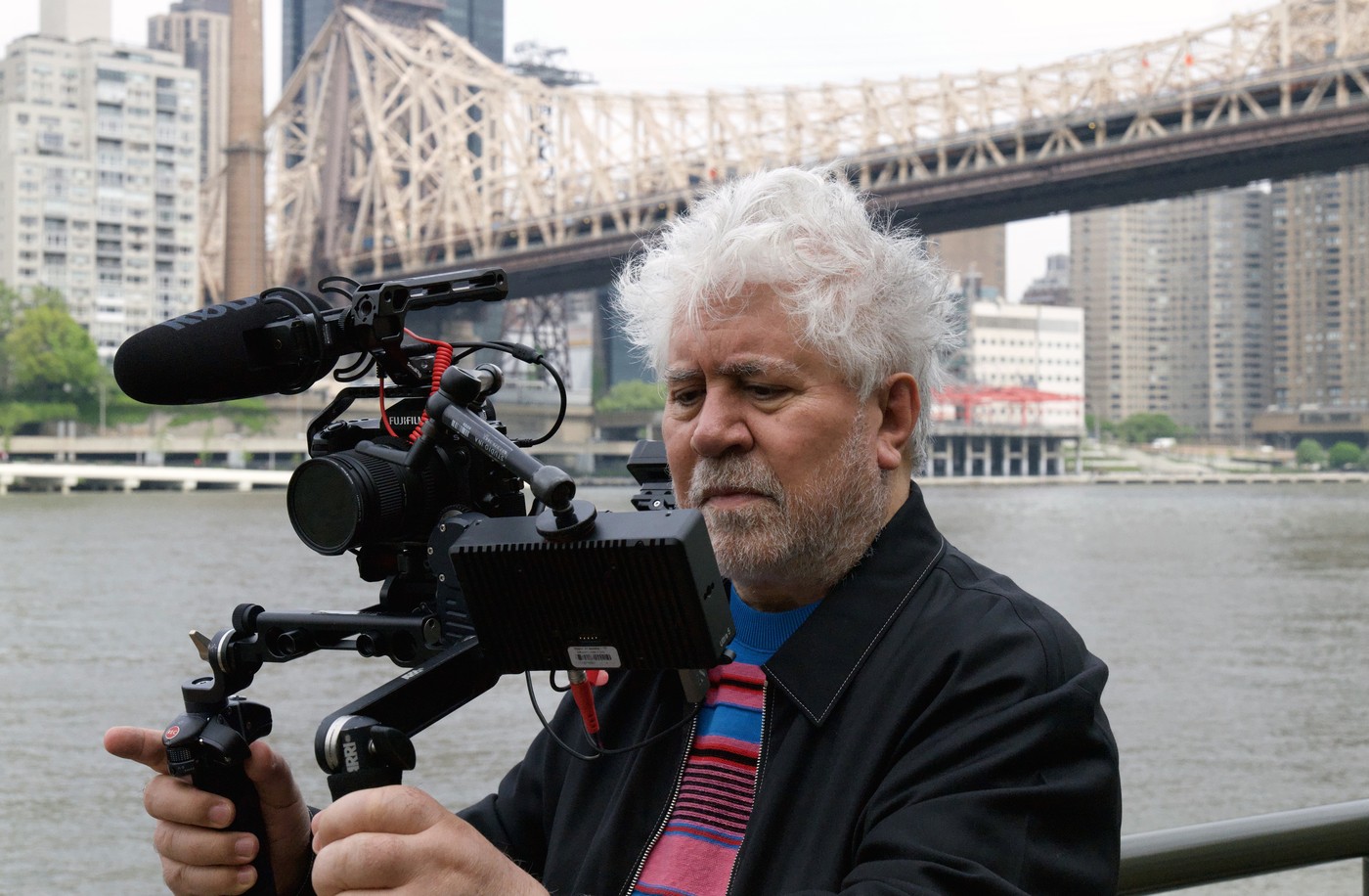 Pedro Almodovar, printre sute de personalităţi spaniole care îi cer premierului să interzică comerţul cu arme cu Israelul