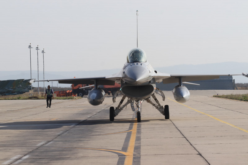 avion F-16 Fighting Falcon Foto MAPB