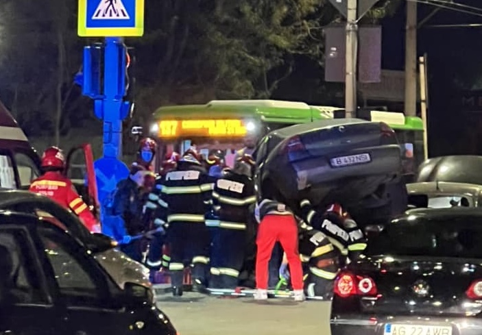 Accident cu patru mașini pe cel mai aglomerat bulevard din Capitală: circulația rutieră se desfășoară pe o singură bandă