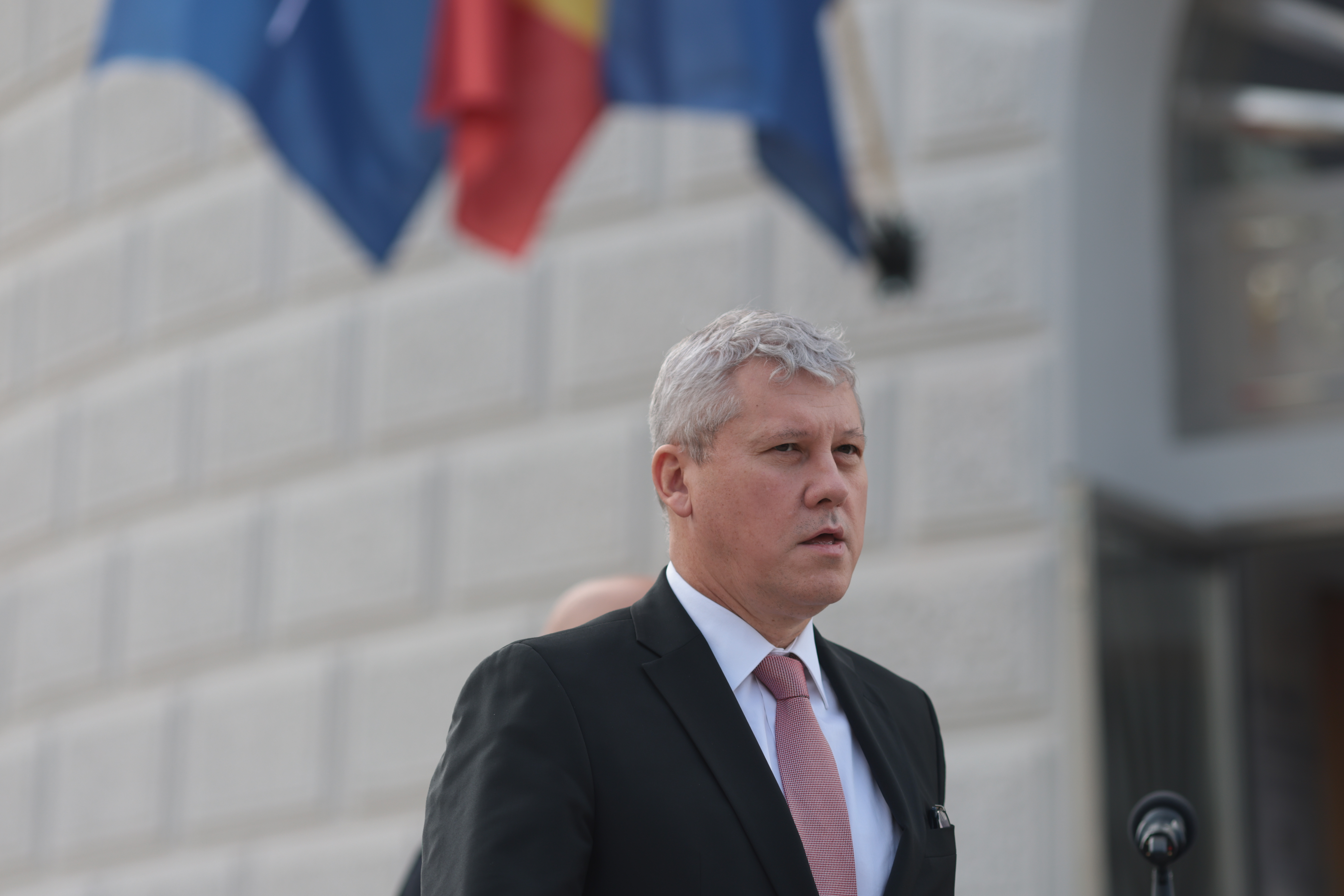 Predoiu, mesaj de Ziua Armatei: Actele de eroism ale militarilor români rămân gravate în memoria colectivă şi reprezintă un exemplu