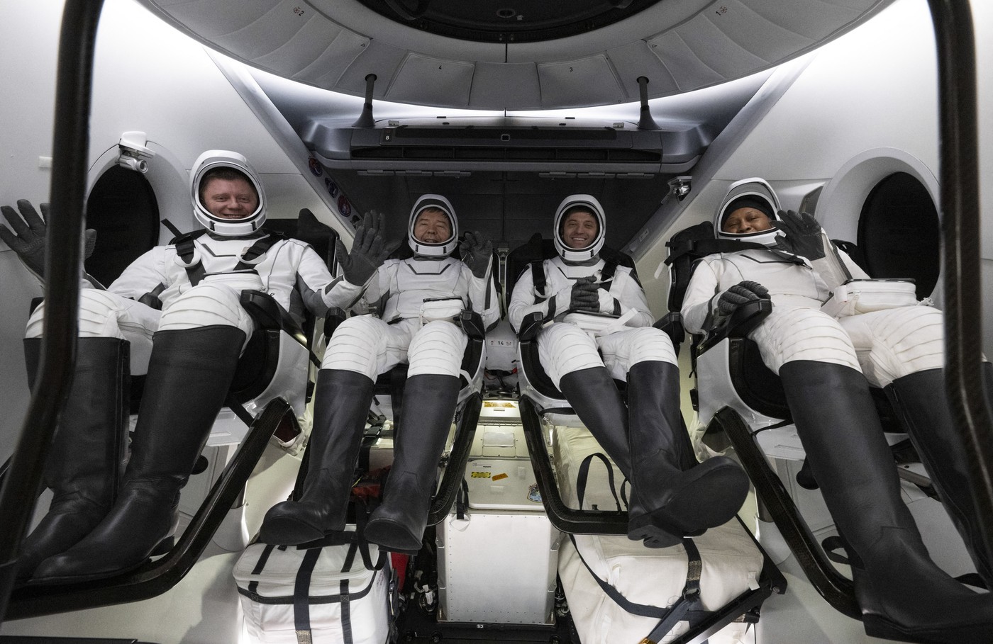 Patru astronauți s-au întors pe Pământ după opt luni pe ISS, blocați de problema capsulei Boeing și uraganul Milton