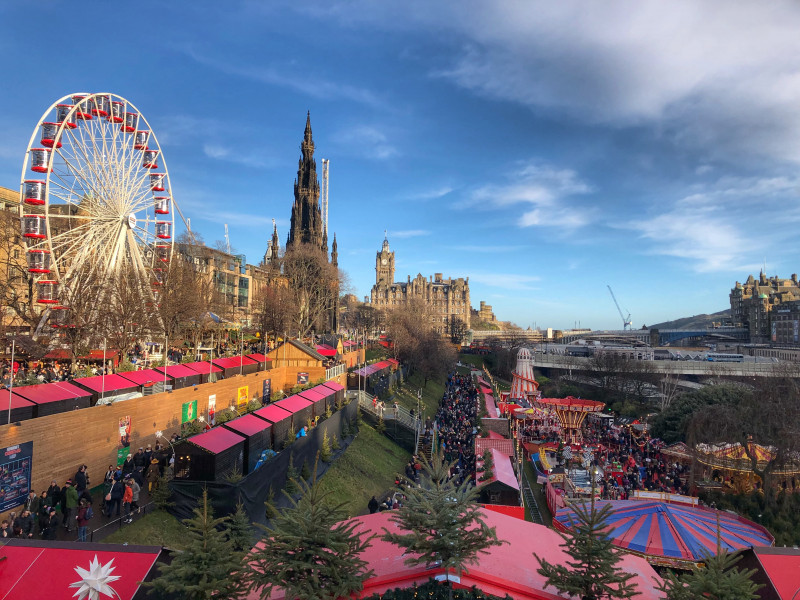 Târgul de Crăciun din Edinburgh, Scoția. Foto Shutterstock