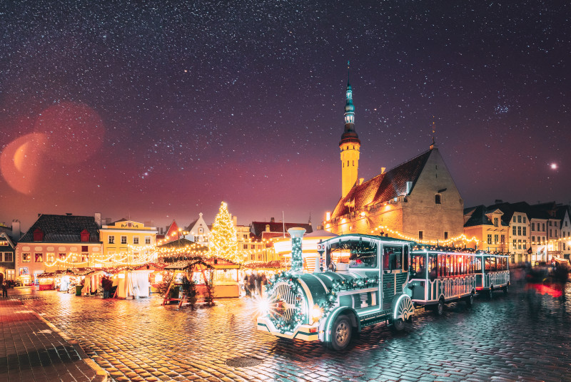 Târgul de Crăciun din Tallin, Estonia. Foto Shutterstock