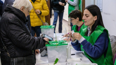 oameni care voteaza in georgia