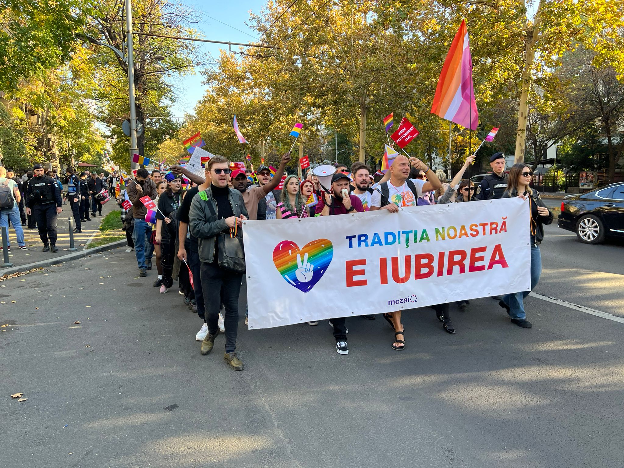 „Drepturi egale, nu discriminare”. Peste 1.000 de reprezentanți LGBTI au cerut Guvernului legalizarea parteneriatului civil