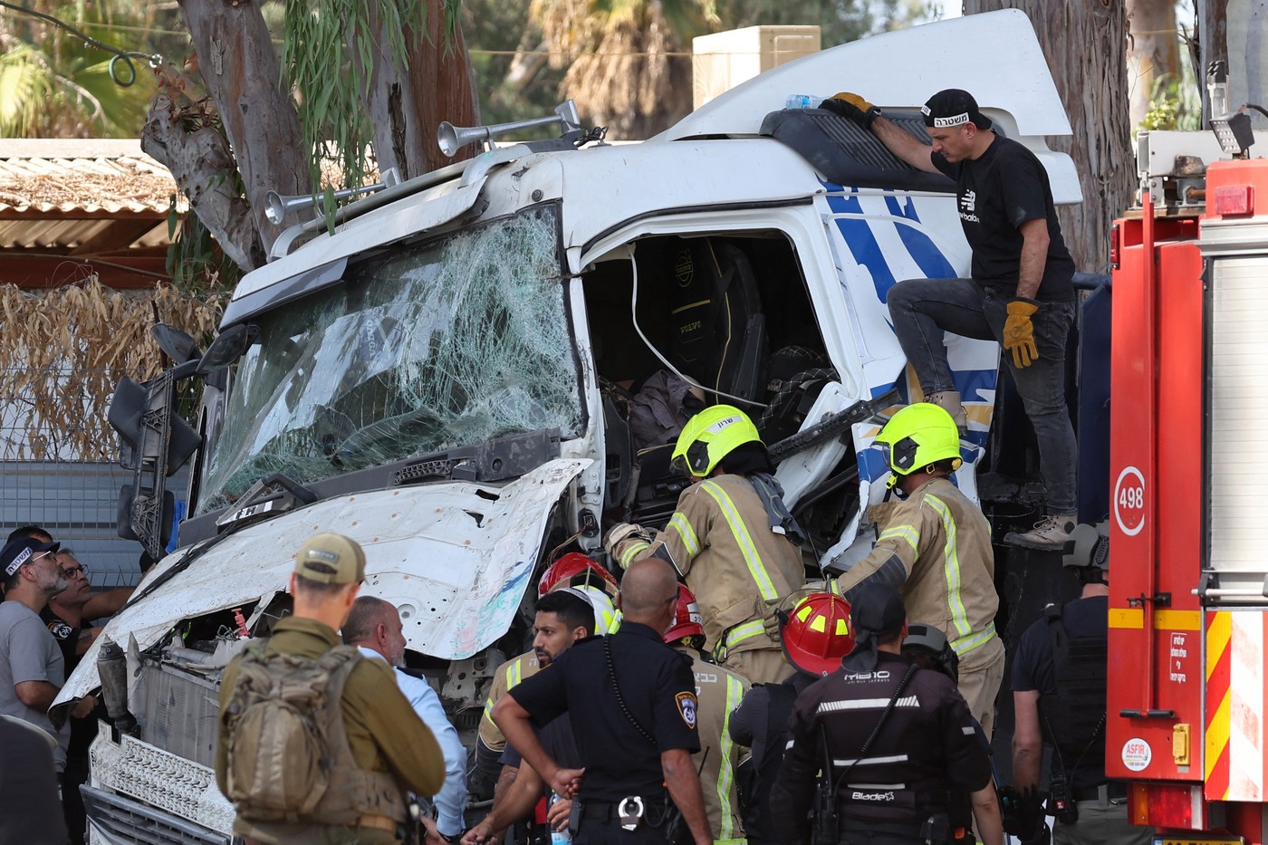 Zeci de răniţi în Israel, după ce un camion a intrat în oamenii aflați într-o staţie de autobuz. Șoferul a fost „neutralizat”