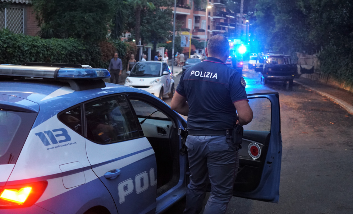Informații secrete din bazele de date ale statului, vândute unor clienți bogați. Procurorii din Milano au făcut arestări