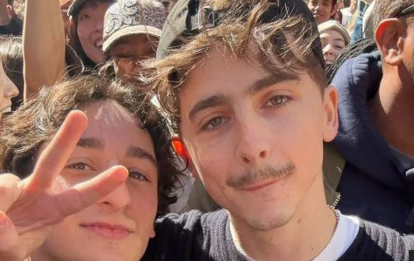 Apariție surpriză a actorului Timothee Chalamet la un concurs de sosii. Cum au reacționat sutele de fani