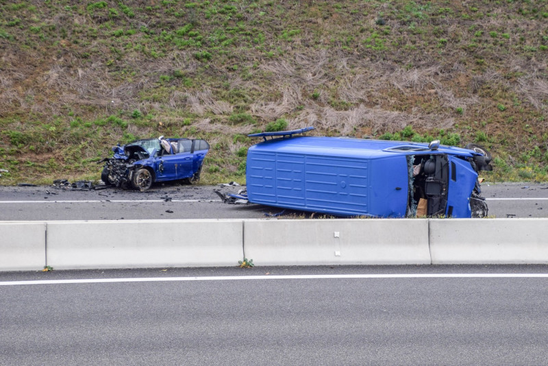 Geldautomatensprenger bauen Geisterfahrerunfall: Halsbrecherische Flucht mitten in der Nacht auf A6 zwischen Sinsheim un