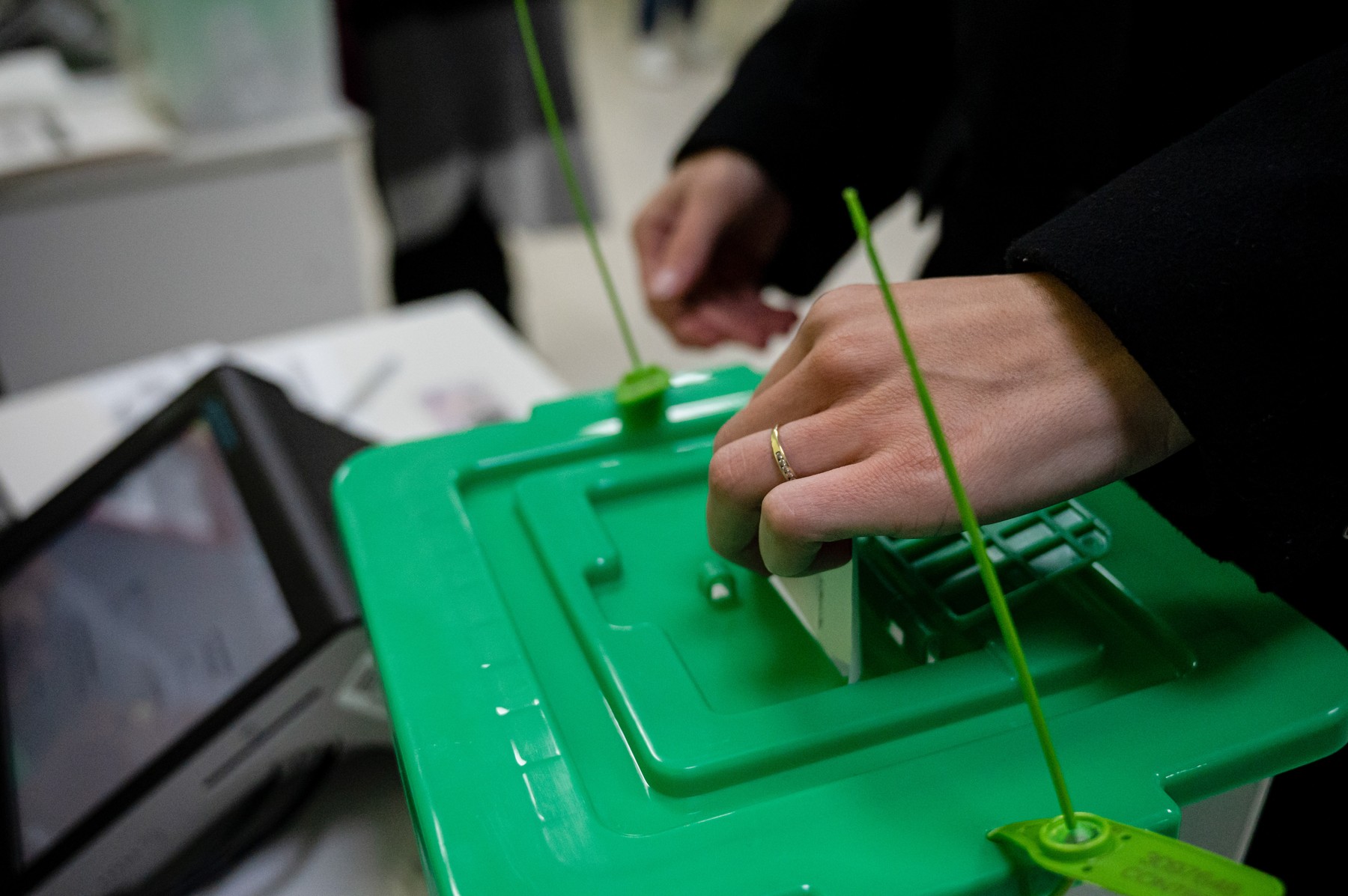 Comisia Electorală din Georgia începe azi renumărarea parțială a voturilor de la alegerile parlamentare din weekend