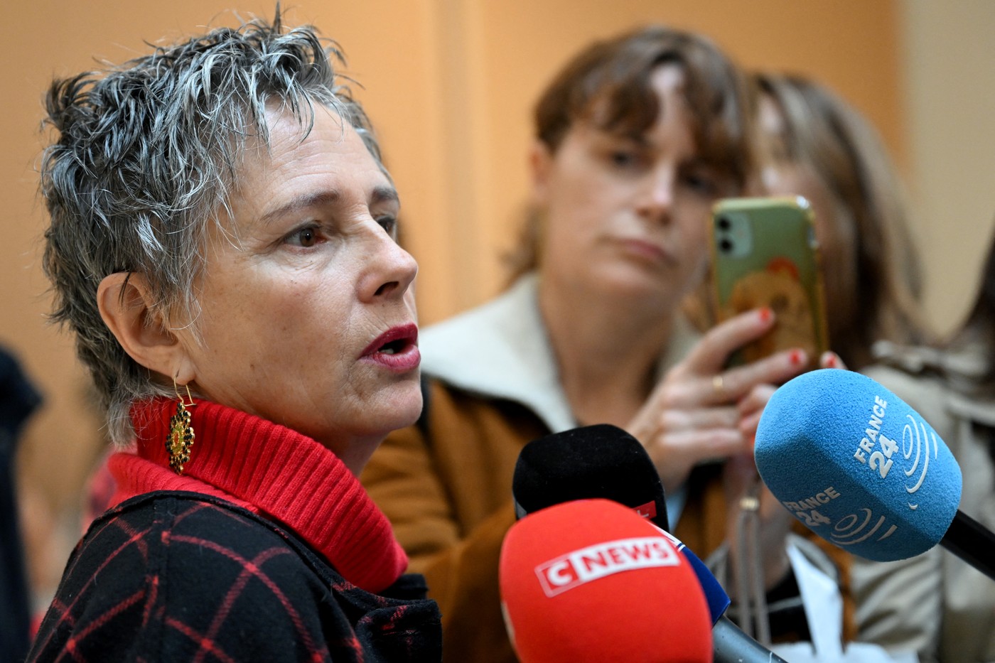 Renumita actriță Anouk Grinberg cere schimbări în industria cinematografică după acuzațiile de abuz sexual la adresa lui Depardieu