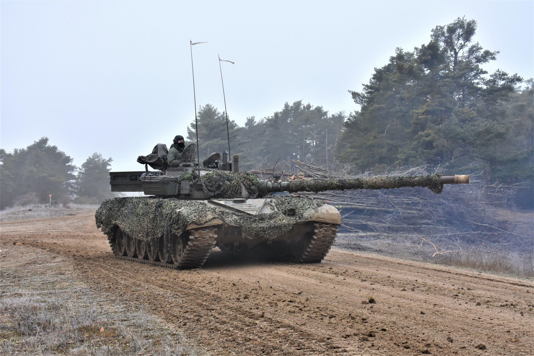 Croația își modernizează armata. Donează vechile tancurile sovietice M-84 Ucrainei și cumpără 50 de Leopard 2A8 din Germania