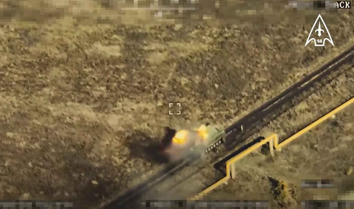 Momentul în care o dronă kamikaze ucraineană aruncă în aer un sistem rusesc de rachete Tor, de 25 de milioane de dolari