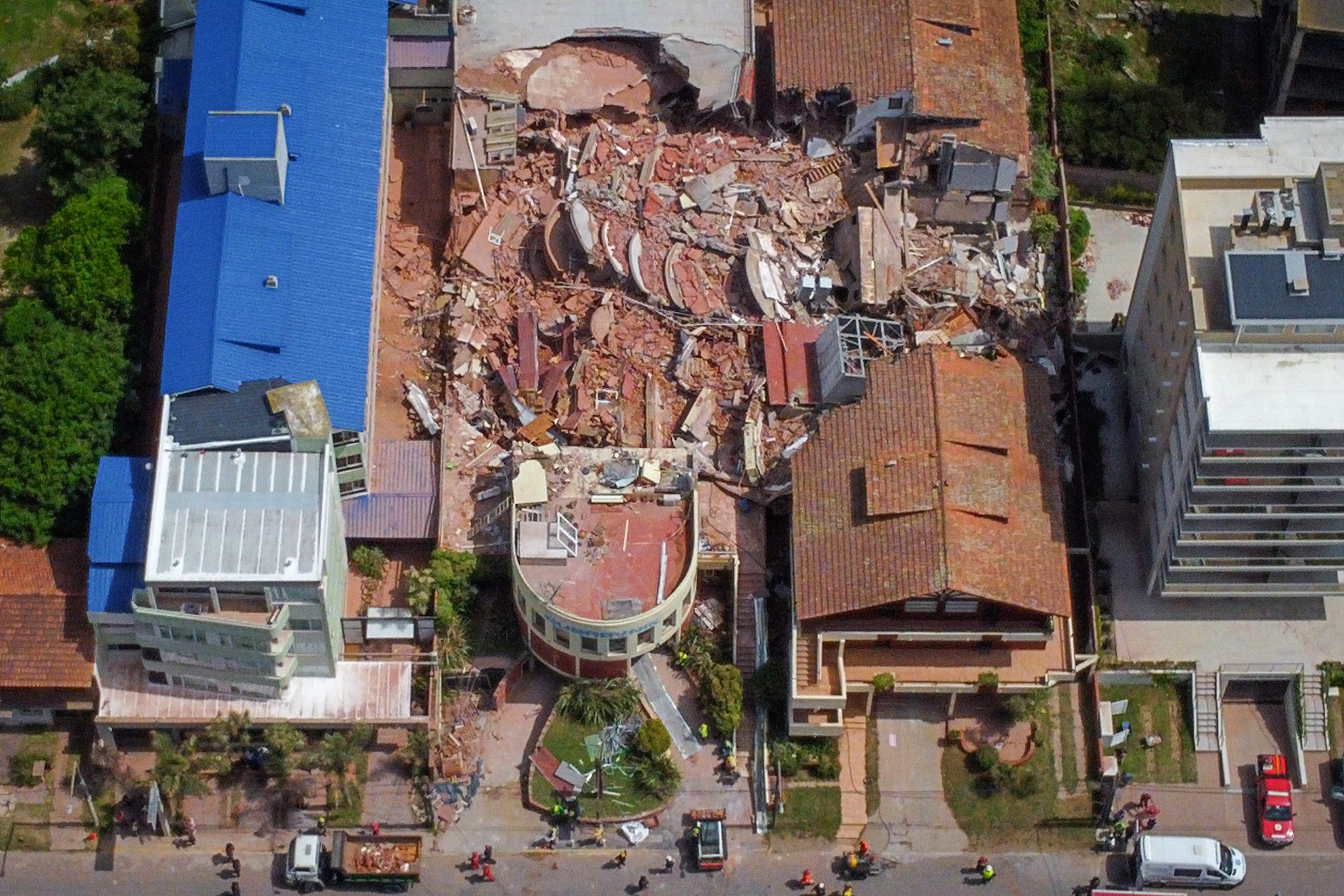 Un hotel s-a prăbușit în Argentina. Cel puțin o persoană a murit și mai multe sunt căutate sub dărămâturi