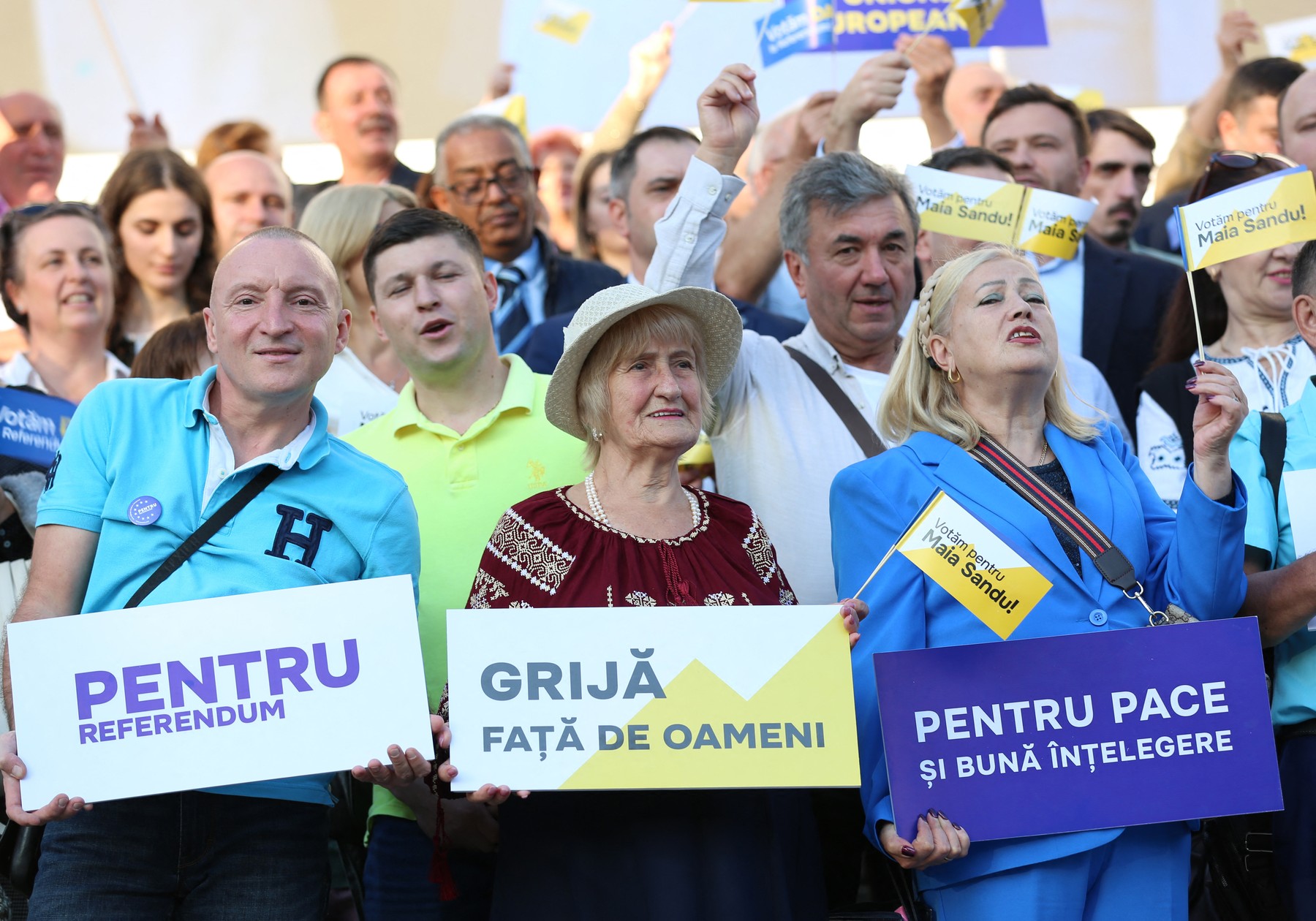 Alegeri prezidențiale și referendum în Republica Moldova. S-au deschis urnele. Buletine de vot în șase limbi