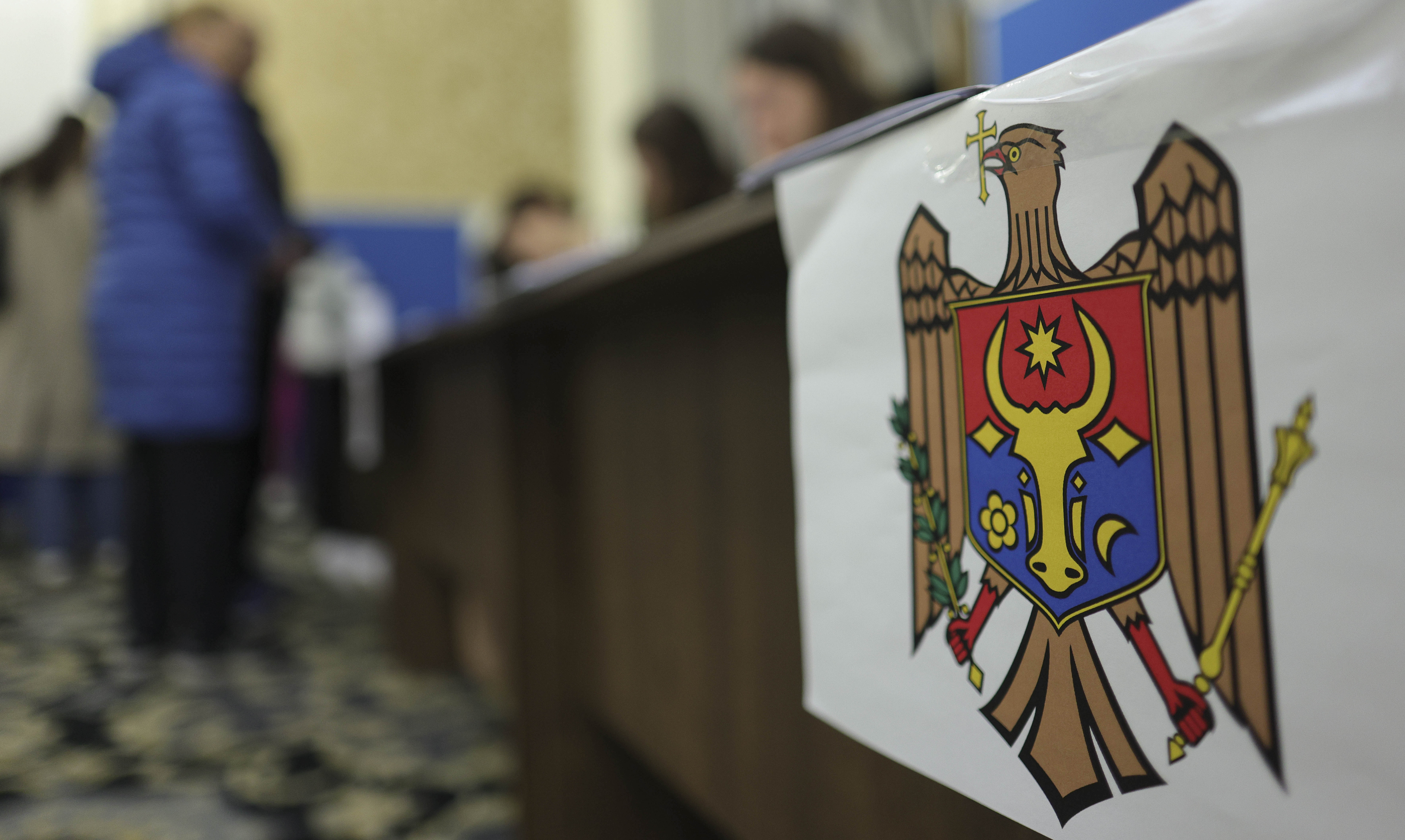 Alegeri în Republica Moldova: mobilizare fără precedent la vot, cu cozi la mai multe secții. Referendumul a fost validat