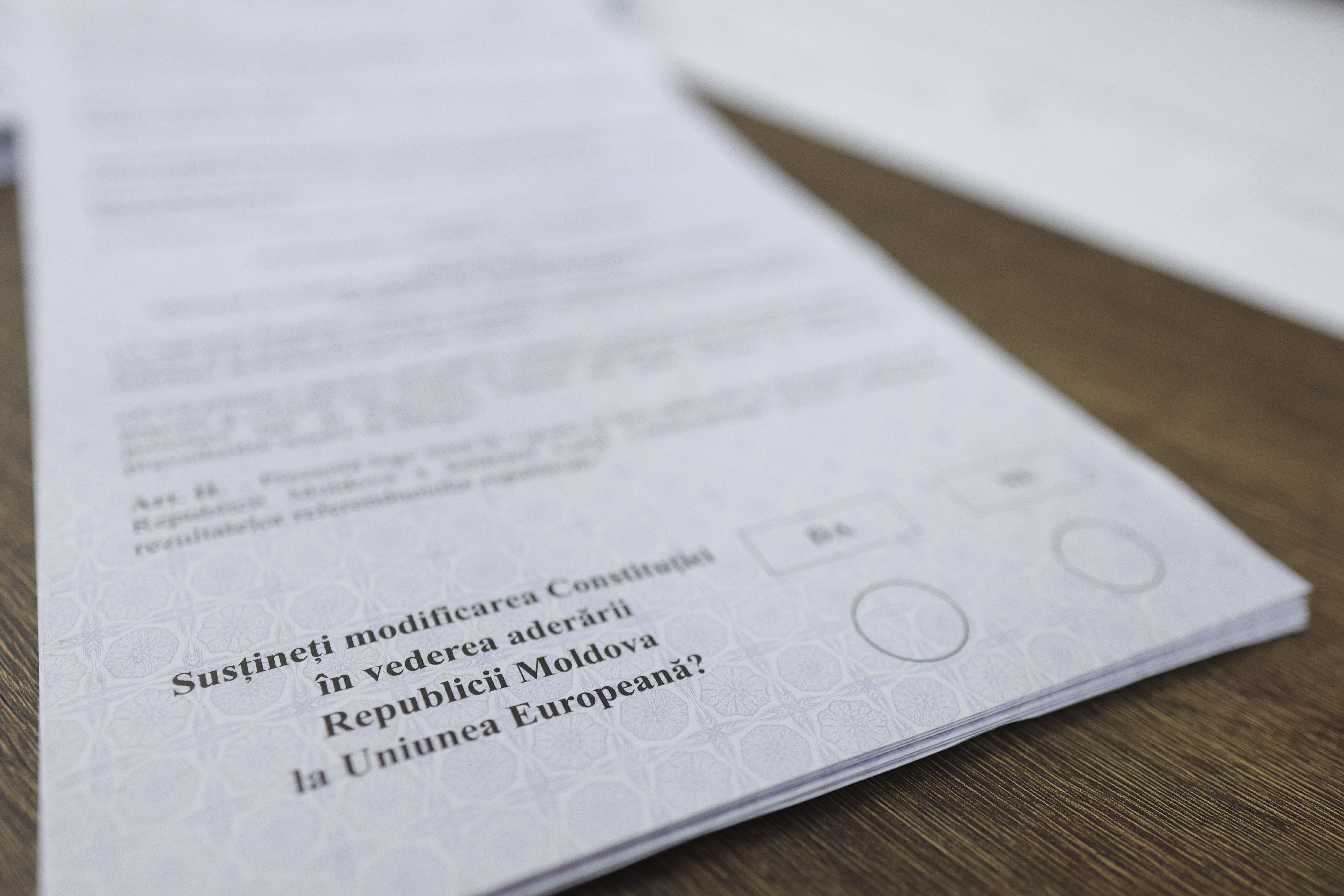 Pragul pentru referendumul pro-UE din Republica Moldova a fost atins, cu două ore înainte de închiderea urnelor