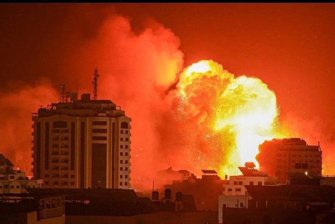 Explozii în mai multe zone controlate de Hezbollah în Liban. Israelul a bombardat Beirutul și sudul țării pe timpul nopții
