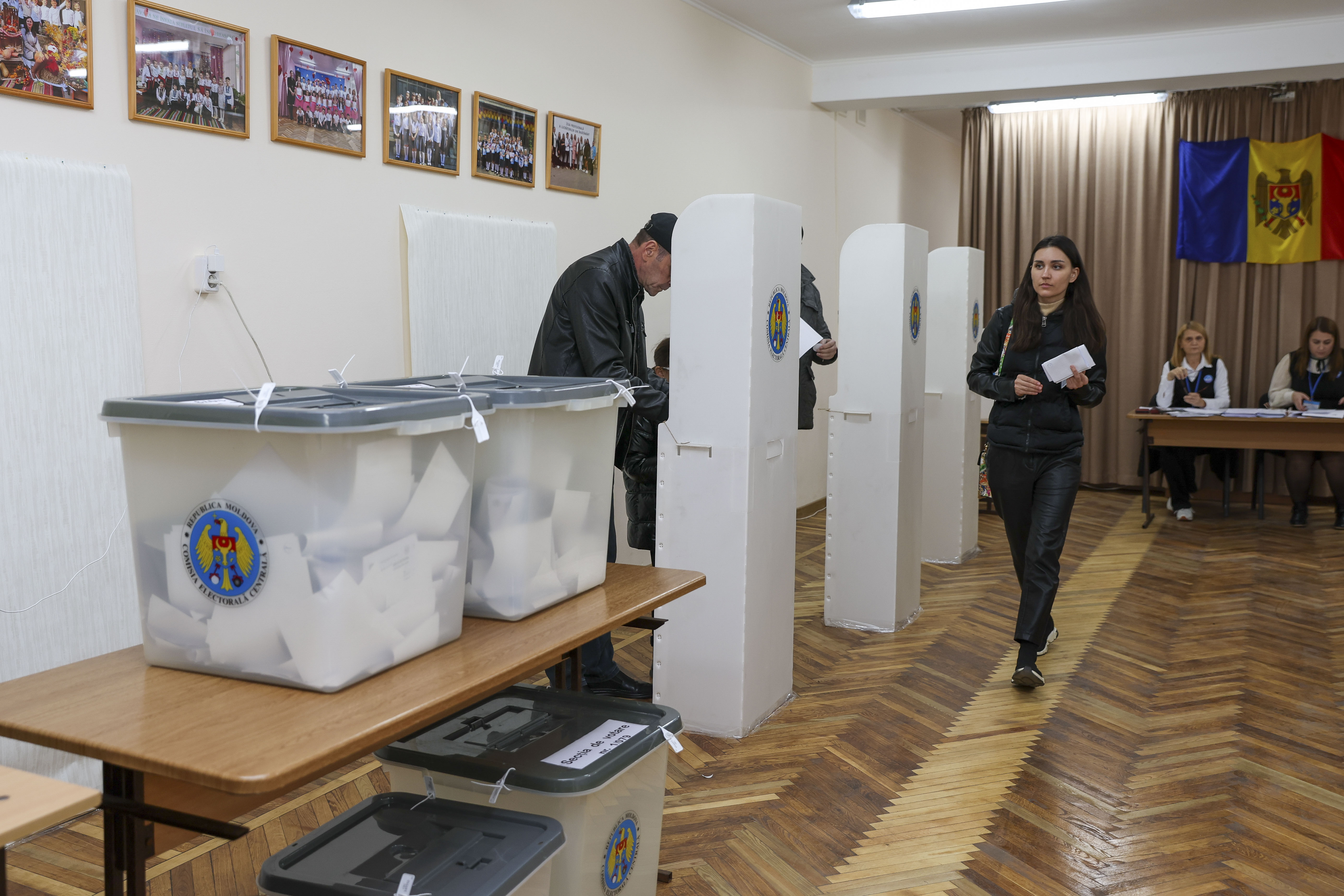 MAE vorbește despre „ingerințe masive” ale Rusiei în alegerile prezidențiale și referendumul din Republica Moldova