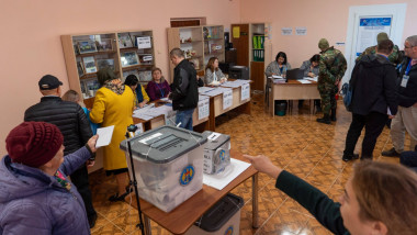 oameni la vot in republica moldova