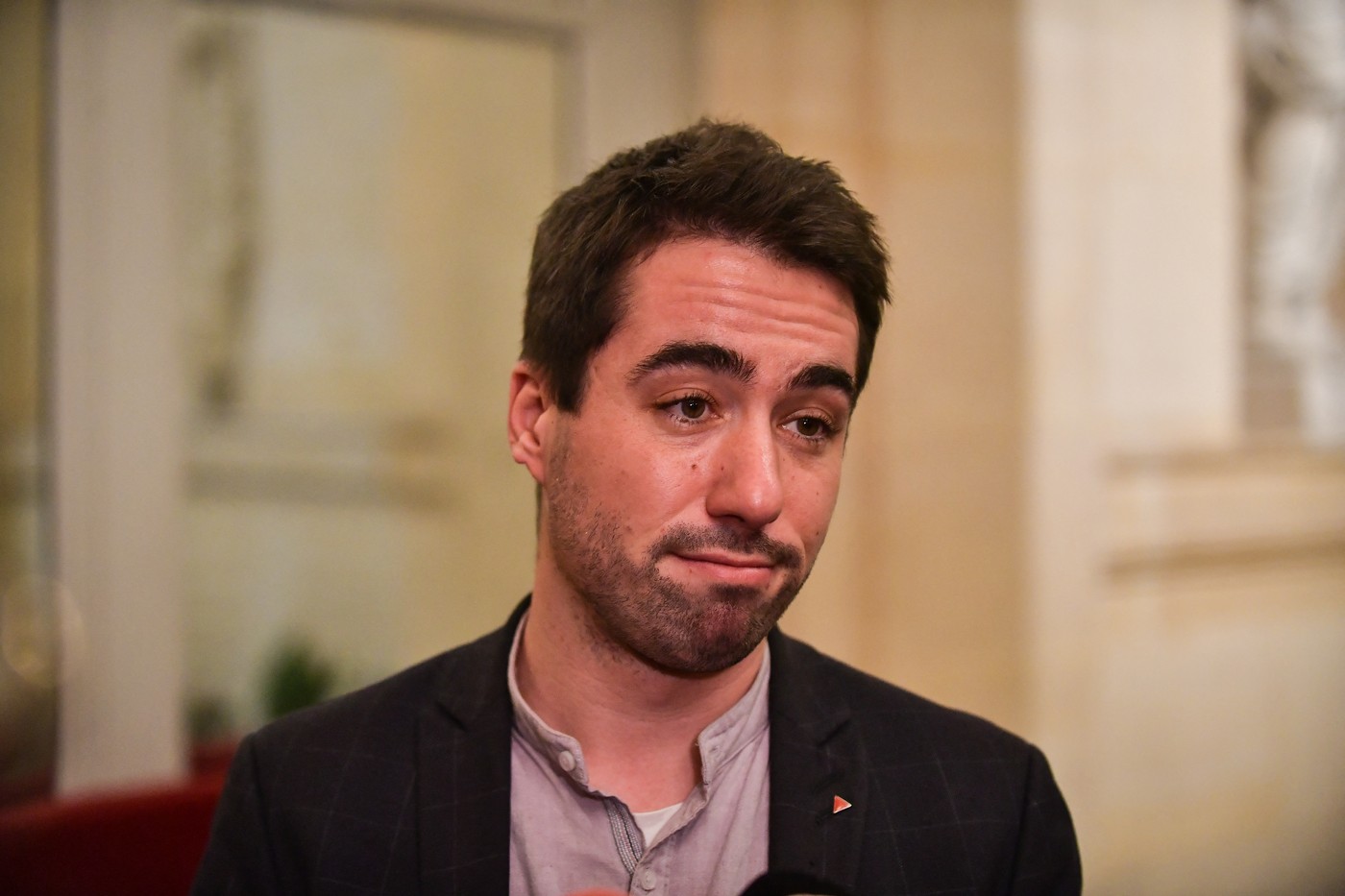 Scandal politic în Franța. Un deputat a fost prins cu stupefiante și recunoaște că a consumat „droguri de sinteză”