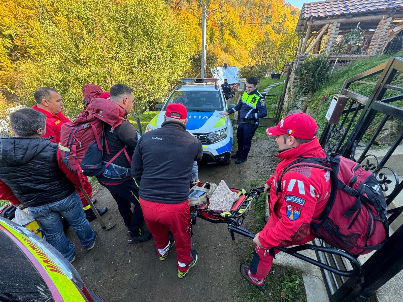 Femeie mușcată de un câine, într-o zonă greu accesibilă din Maramureş. A fost solicitat ajutorul salvamontiștilor