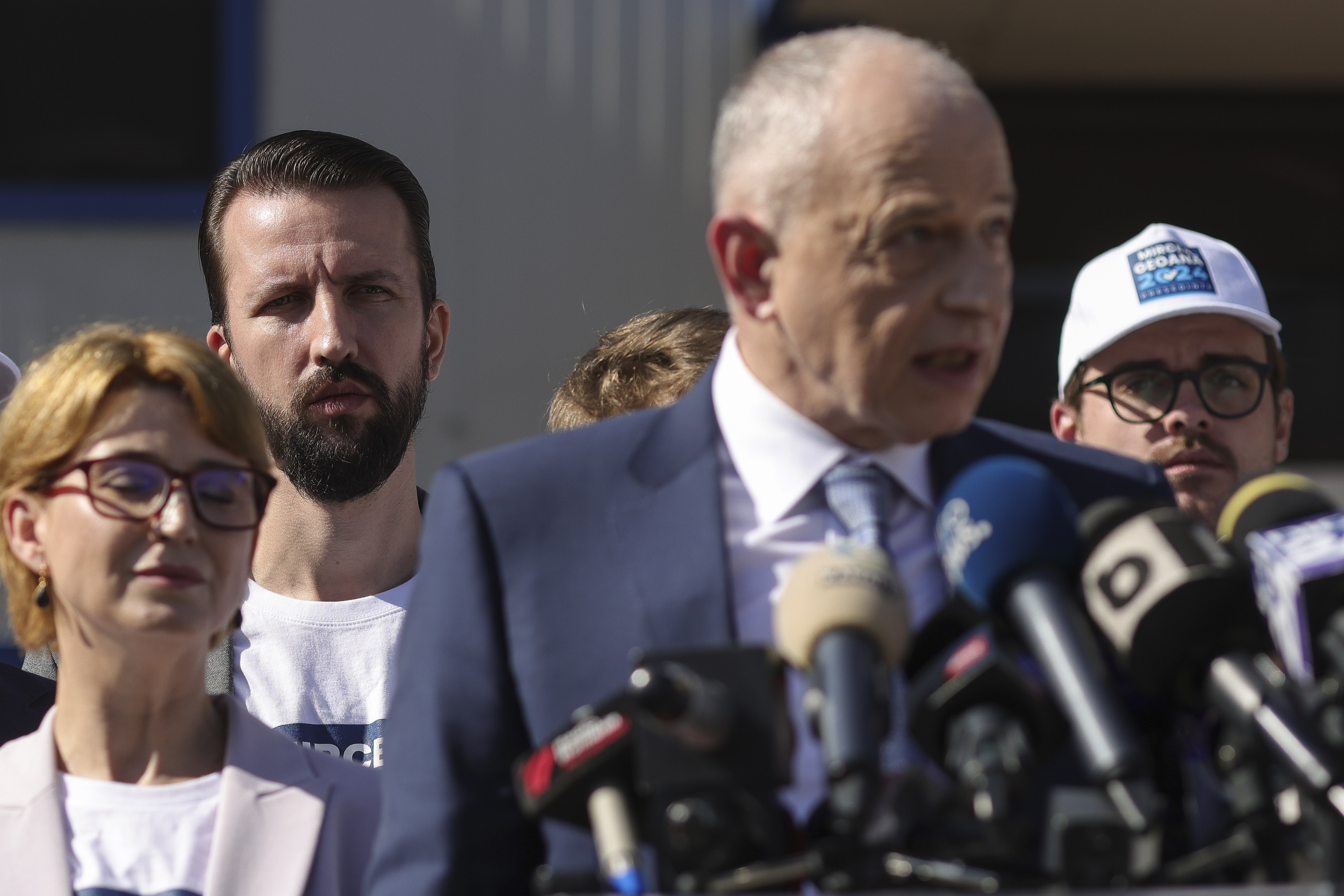 Geoană recunoaște că a colaborat cu firma care ar fi în spatele atacurilor murdare la adresa contracandidaților