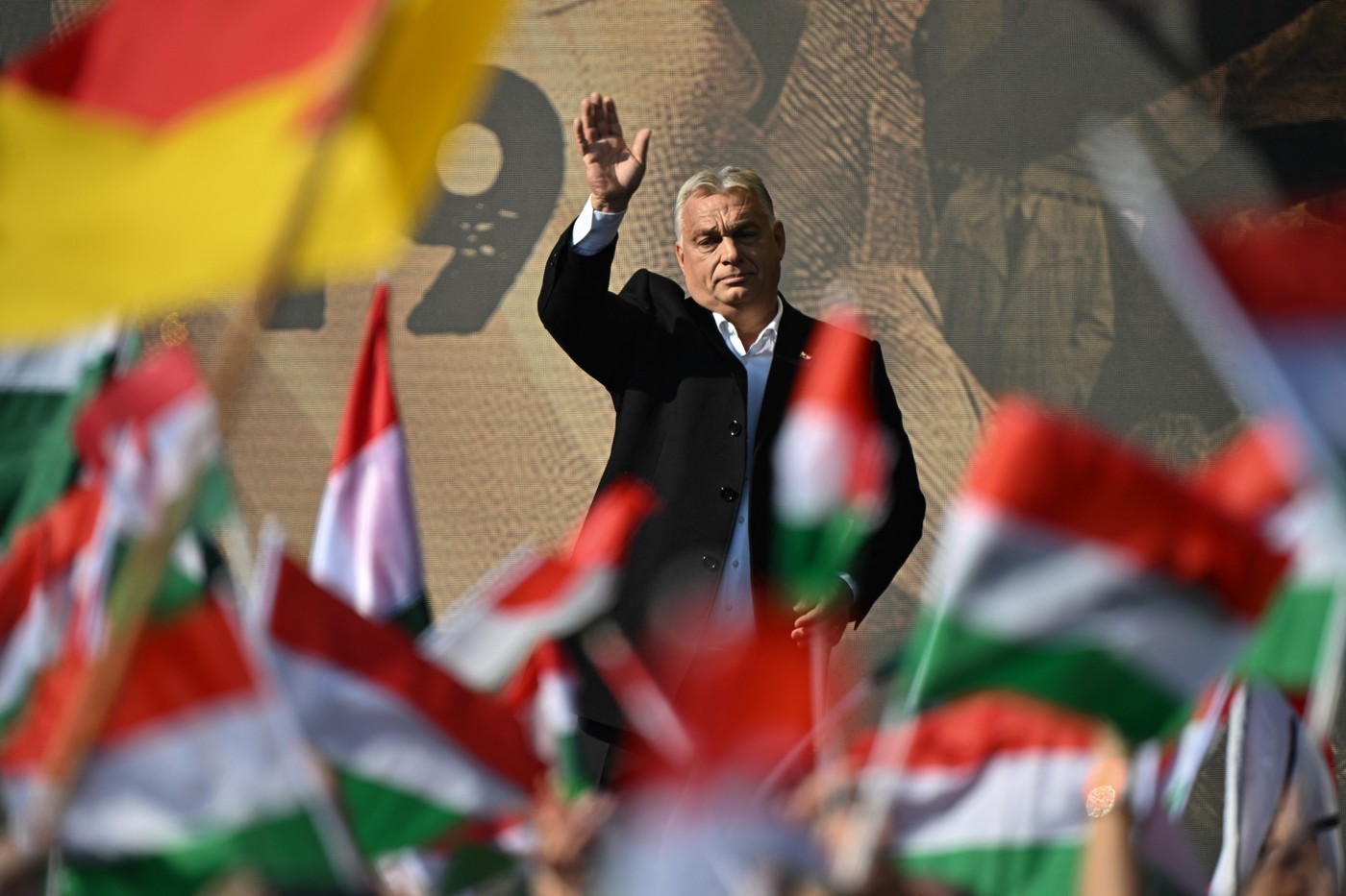 Viktor Orban le cere maghiarilor să se opună Bruxelles-ului la fel cum au făcut cu trupele sovietice în 1956