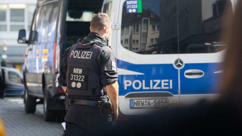 politist german langa o autospeciala de politie