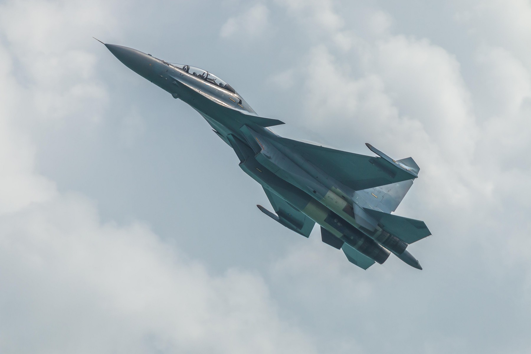 Iranul intenționează să producă avioane de luptă rusești Su-30 și Su-35. Putin le-a acordat deja licența
