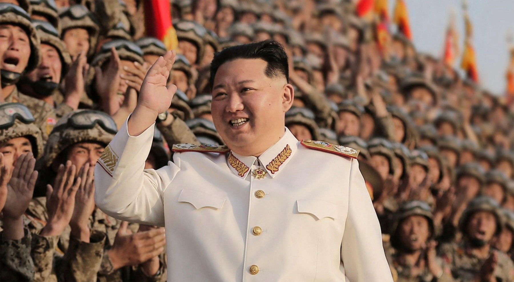 Premieră: Kim Jong Un și-a făcut statuie la Phenian. Doar liderii morți primeau până acum această onoare