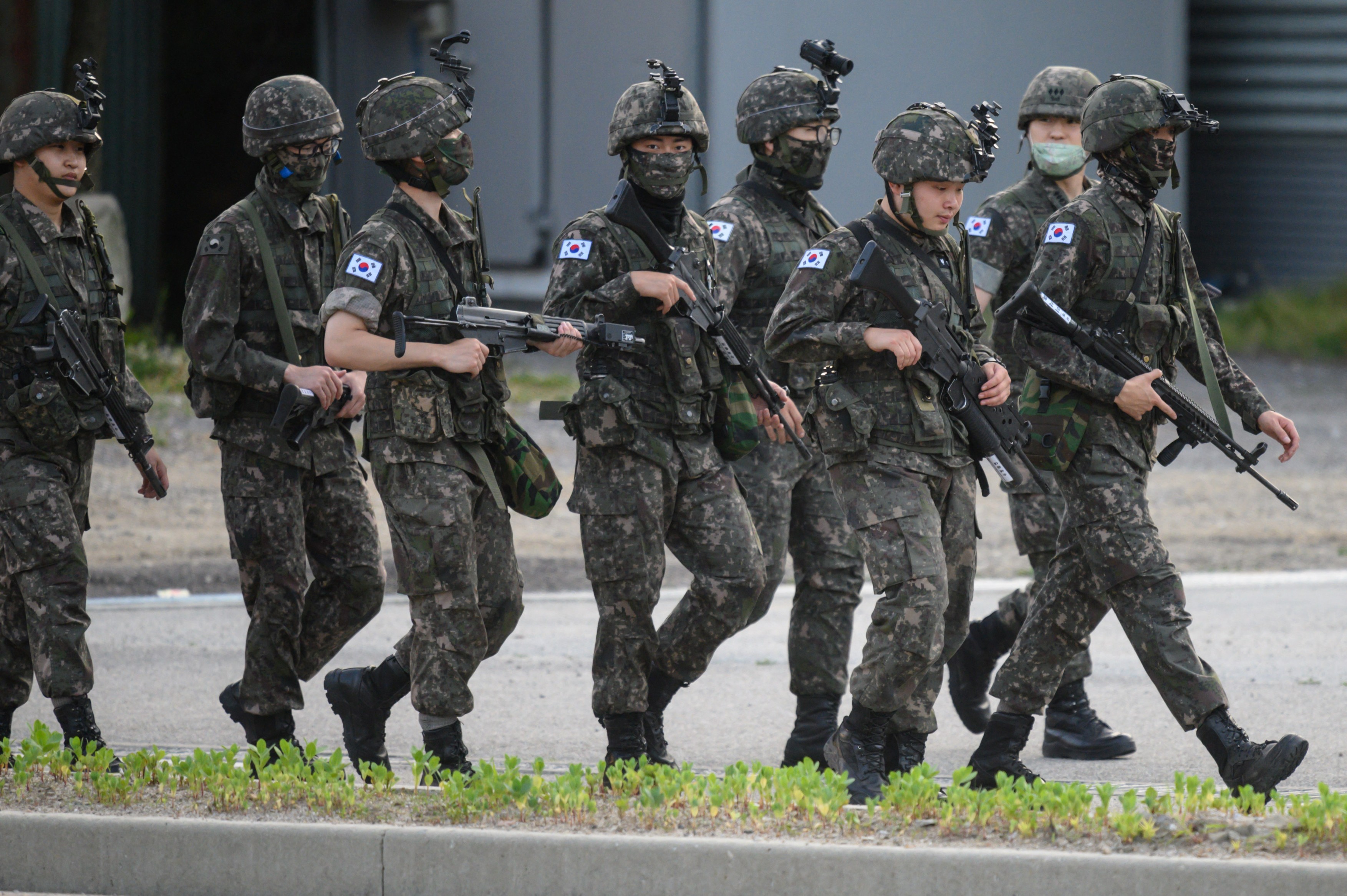 Coreea de Sud vrea să trimită observatori militari în Ucraina pentru a monitoriza soldații trimiși de Kim lui Putin