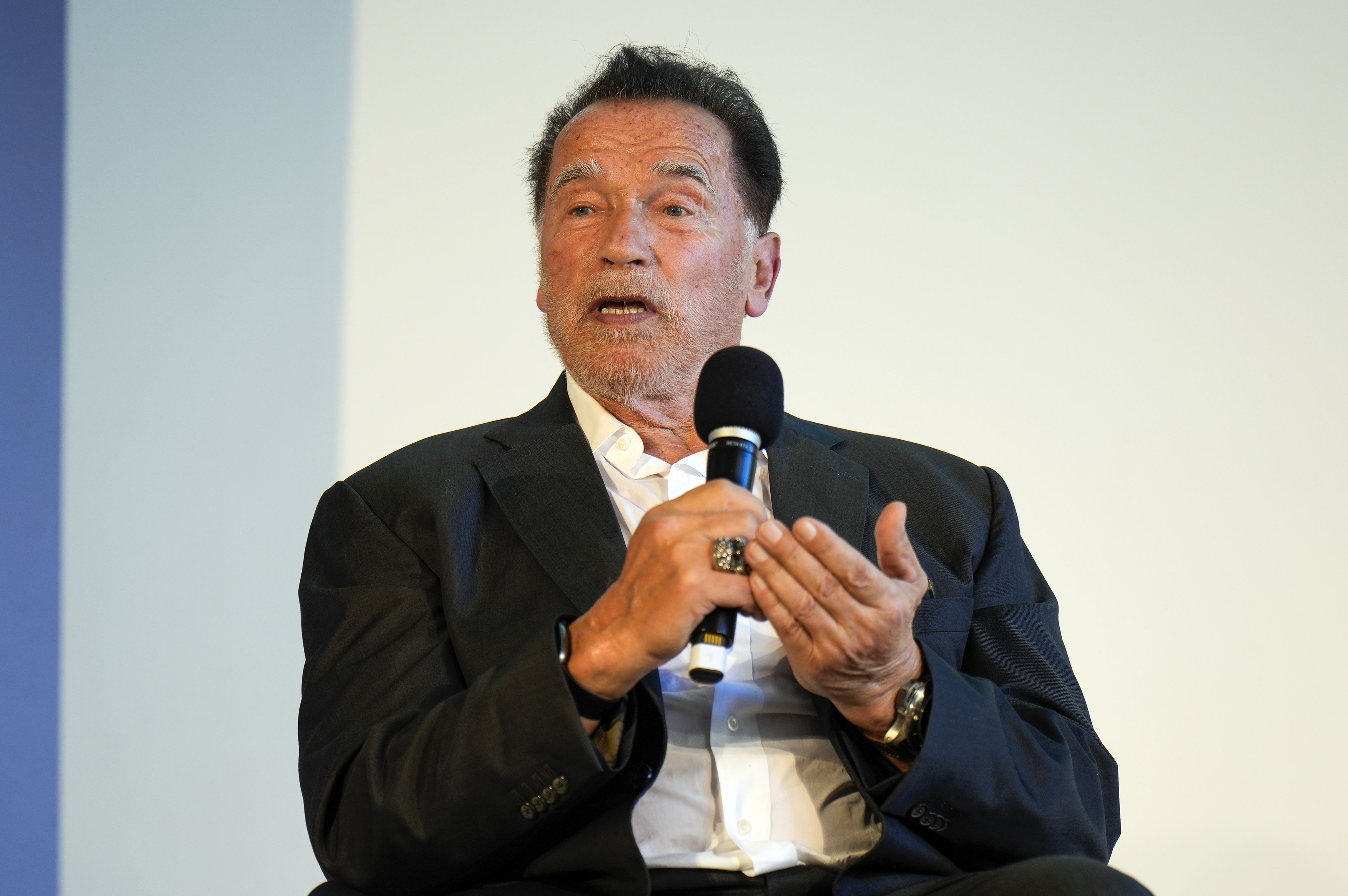 Arnold Schwarzenegger a anunțat că o va vota pe Kamala Harris. „Înainte de a fi republican, sunt american”