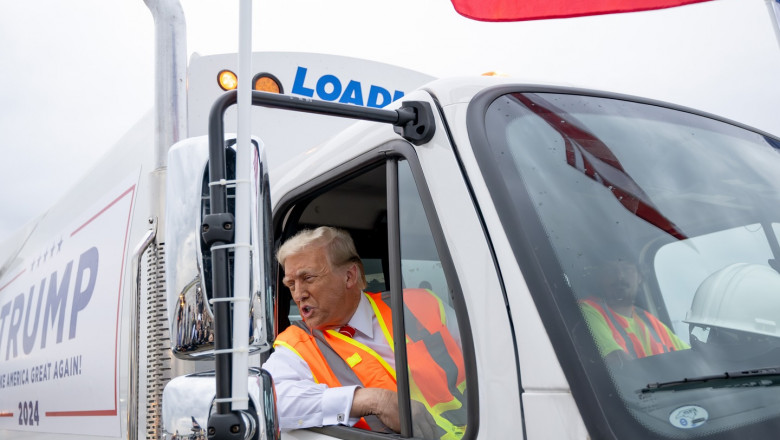 trump garbage truck 2