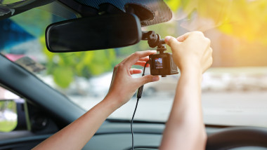 Avertismentul Poliției Române cu privire la camerele auto video montate pe bordul autoturismelor. Ce trebuie să facă românii. Foto Shutterstock