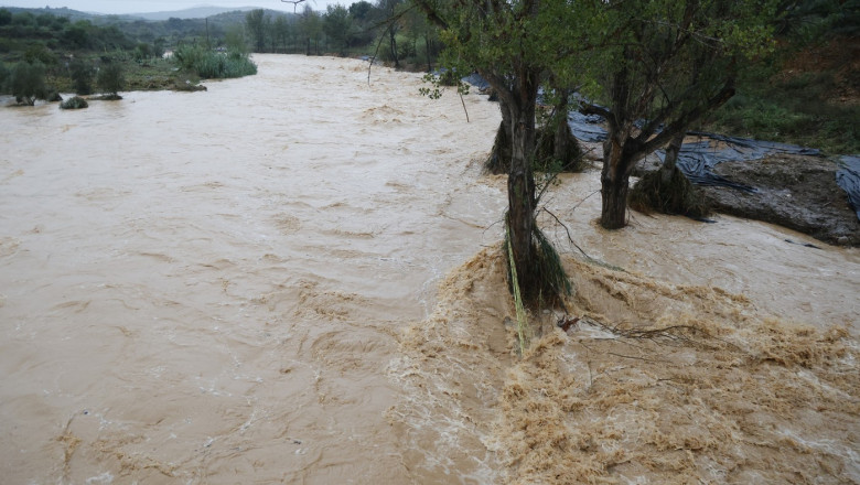 VIDEO  Vreme extremă în Spania: cod roșu și portocaliu de furtuni. Mai multe zone se confruntă cu inundații puternice