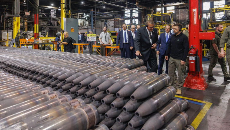 Scranton, United States. 22nd Sep, 2024. Ukrainian President Volodymyr Zelenskyy, right, is shown 155MM artillery rounds in the production area by Rich Hansen, Commander's Representative, at the Scranton Army Ammunition Plant, September 22, 2024 in Scrant