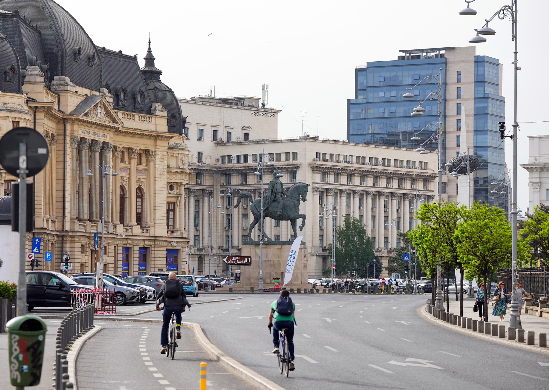 Peste 40% dintre tinerii români ar prefera o dictatură. O posibilă explicație pentru acestă situație