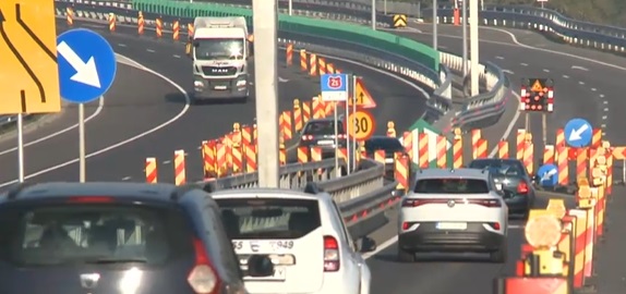 Podul suspendat peste Dunăre a fost redeschis circulației pe sensul Tulcea - Brăila. „Această rețetă asfaltică nouă este mai dură”