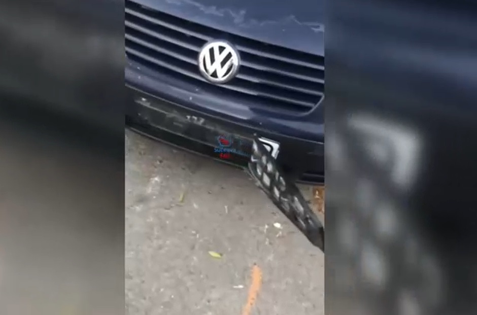 Anchetă în Suceava după ce mai multe mașini au fost vandalizate. Poliția a identificat trei suspecți