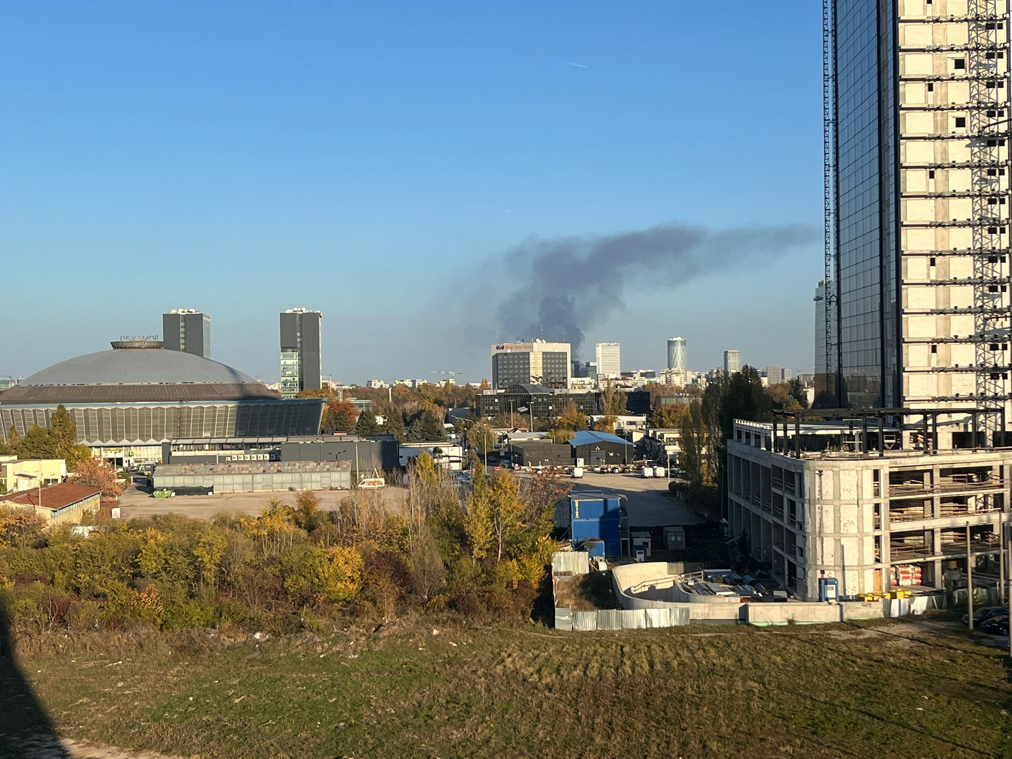 Incendiu cu degajări mari de fum în nordul Bucureștiului. A fost emis mesaj RO-ALERT