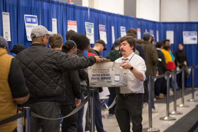 Balloting continues in Chicago for new US president