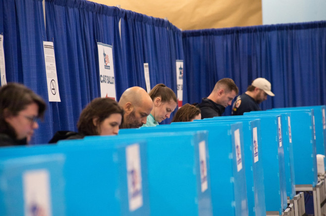 Balloting continues in Chicago for new US president