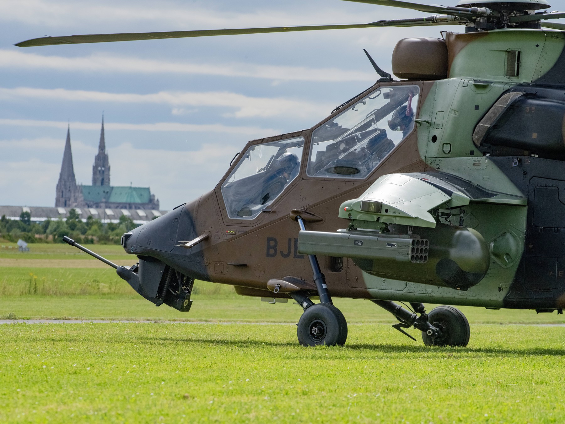 Franța adoptă o nouă tactică în folosirea dronelor, experimentată inițial de Rusia pe frontul din Ucraina