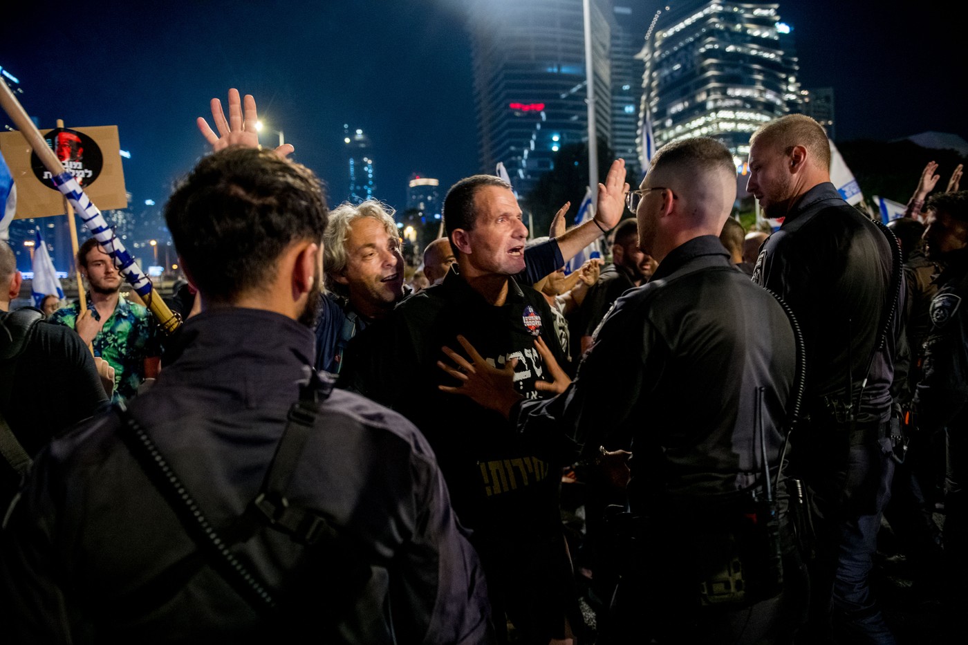 Proteste în Israel după ce Netanyahu l-a demis pe ministrul Apărării. Motivele dezacordului dintre premierul israelian şi Yoav Gallant