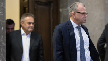 Austrian former intelligence official Egisto Ott (L) and former FPOe lawmaker Hans-Joerg Jenewein (R) arrive in the courtroom at