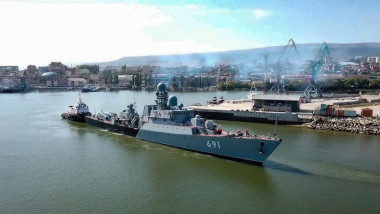 nava militar rusa in port