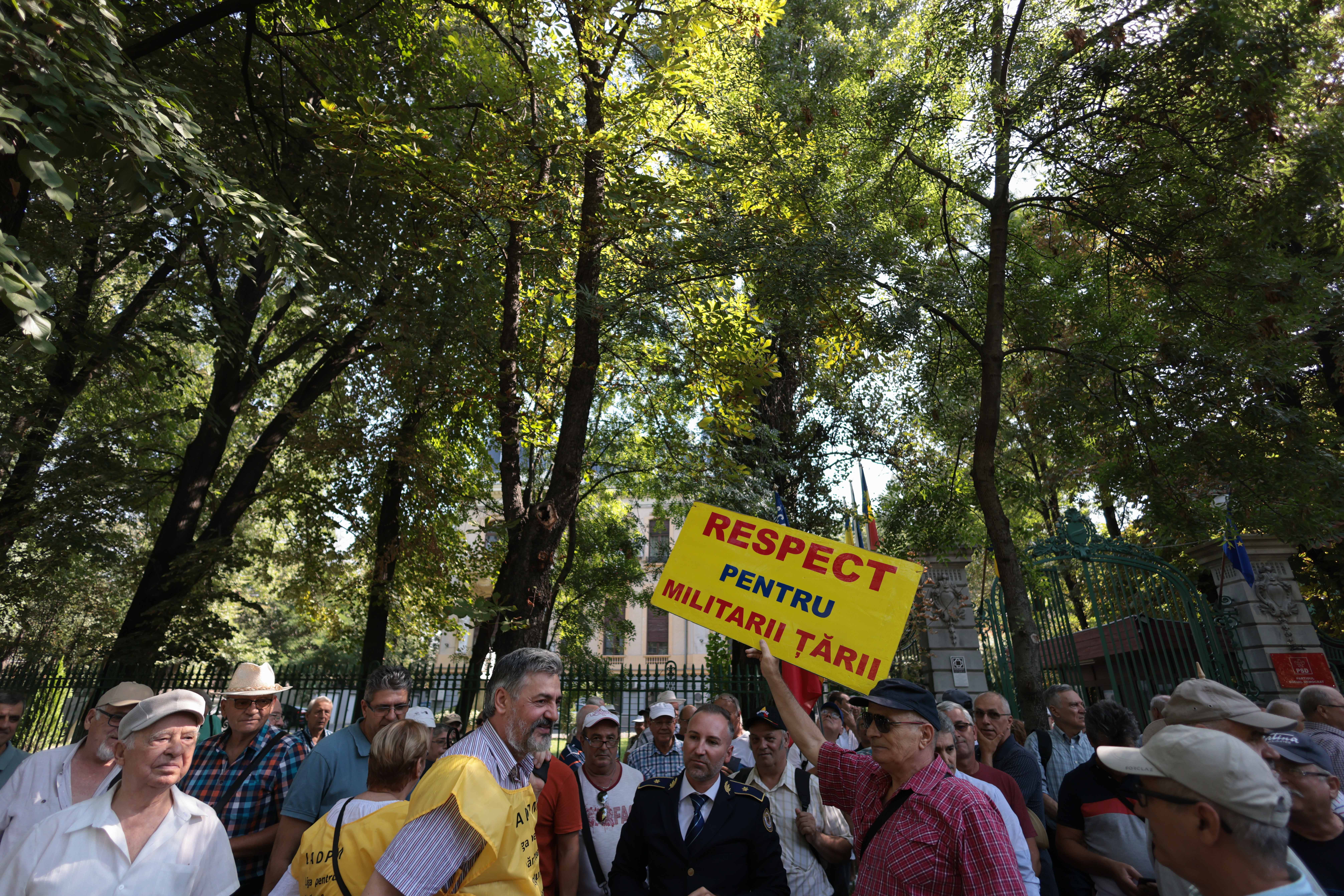 Legea pensiilor militare a fost contestată la Curtea Constituțională de Avocatul Poporului