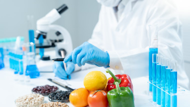 Cele mai contaminate alimente. Produse din import pe care românii le consumă des, dar care conțin pesticide, potrivit specialiștilor. Foto Shutterstock